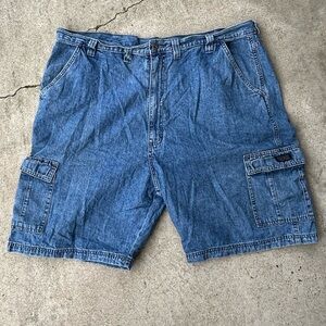 Wrangler Vintage Medium Wash Cargo Shorts Size 44